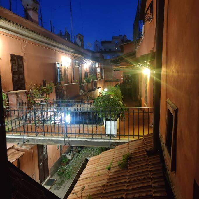 Julia Nel Cuore Di Trastevere Рим Экстерьер фото